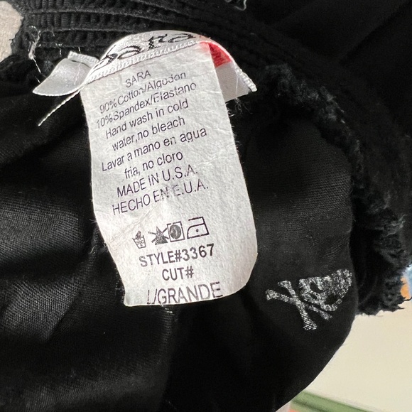 SARA USA Black Skull Skirt Midi with white skulls Elastic Waist Size Large NWOT - Picture 7 of 10